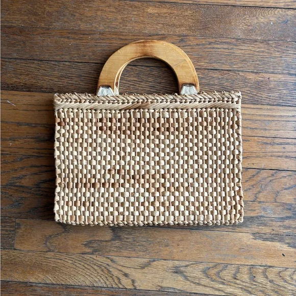Handcrafted Tan Woven Bag with Wooden Handles Vintage - Picture 3 of 8